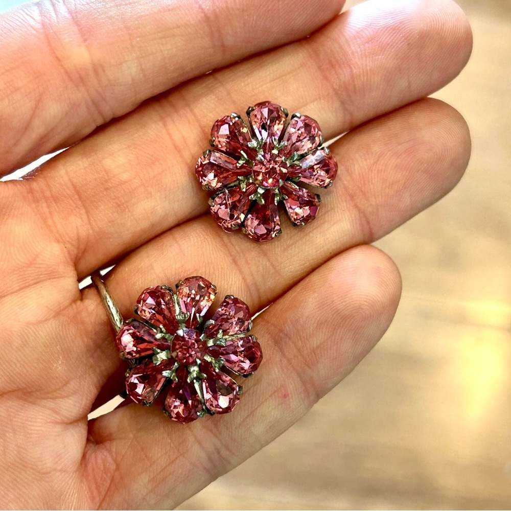 Vintage 🌸 Pink Glass Rhinestone Flower Earrings